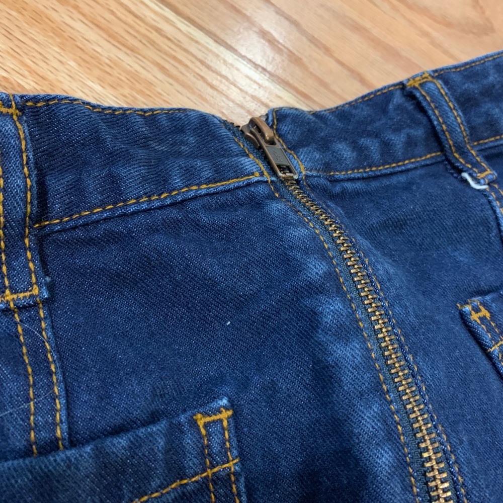 cute denim mini skirt